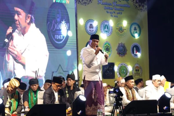 Gubernur Banten Al Muktabar