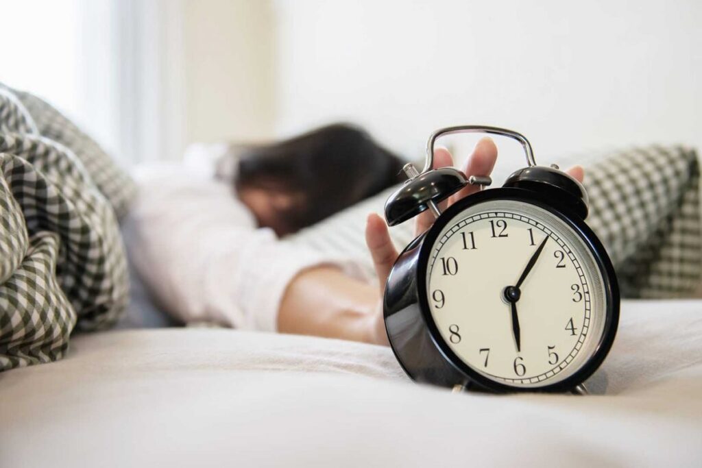 Content image for Tips Mengatasi Insomnia: Pola Tidur Sehat untuk Produktivitas Maksimal